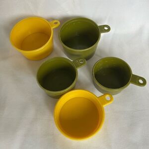 Vintage Green Yellow Nesting Measuring Cups Set Of 5 Kitchen Retro Hard Plastic
